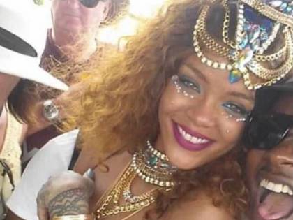 Rihanna, ecco il braccialetto porta-liquore