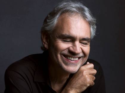 Coronavirus, Beppe Sala invita Bocelli in Duomo a Pasqua: "Concerto in streaming per tutto il mondo"