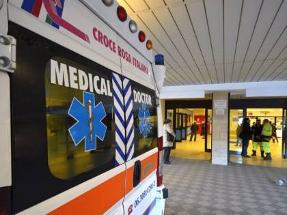 Latina, 45enne minaccia di morte operatori 118 e sanitari, arrestato