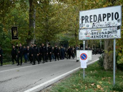 Fascismo, l'Anpi va in procura: "Identificare chi era a Predappio"