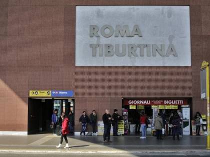 Roma, 30enne picchiata e derubata da africano, è polemica
