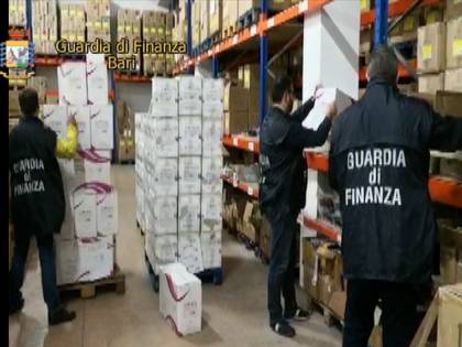 Bari, sequestrati trucchi e lampade Uv contraffatti