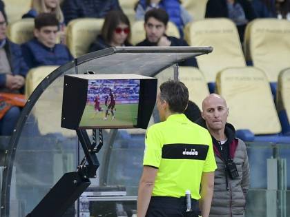 Var, Rizzoli agli allenatori: "Meno proteste. Benatia? Non era rosso".