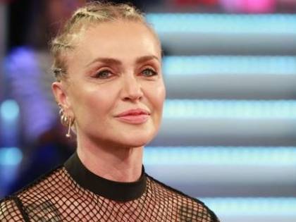 Paola Barale caustica su Gianni Sperti: "Quando eravamo sposati non aveva l'estetista"