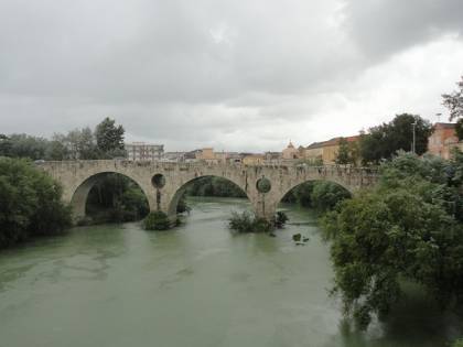 Scarico abusivo di acque reflue nel fiume Volturno, indagati per disastro ambientale gli ex sindaci
