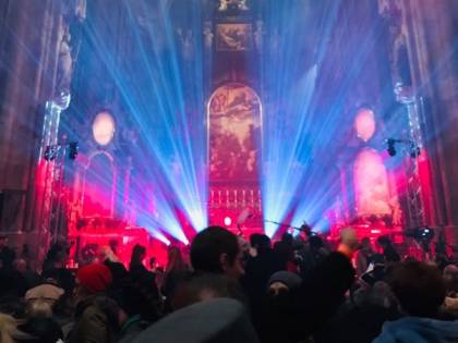 Vienna, la cattedrale diventa palcoscenico per la star pro Lgbt