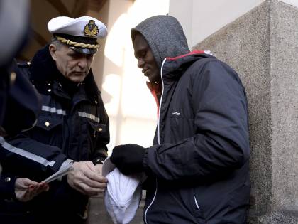 Migrante in Italia per motivi umanitari: arrestato 4 volte in soli 5 mesi