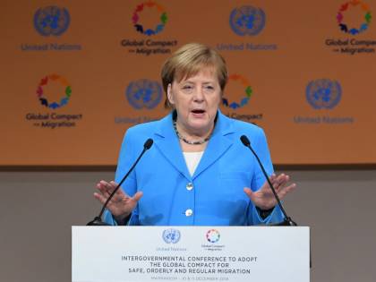 Migranti, la buonista Merkel? Sbarra i confini e li respinge