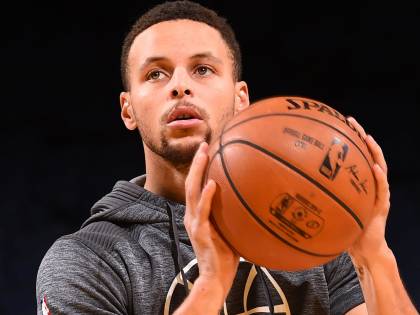 La stella dell'Nba Stephen Curry non crede allo sbarco sulla Luna