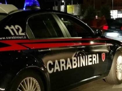 Malato di Alzheimer accoltella il figlio, ma muore la moglie