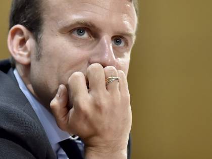 Francia, Macron crolla nei sondaggi: la Le Pen vola al 24%