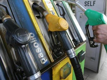 Gasolio non conforme e auto in panne, automobilisti inferociti