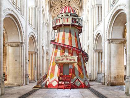 Uno scivolo in cattedrale? È polemica in Gran Bretagna