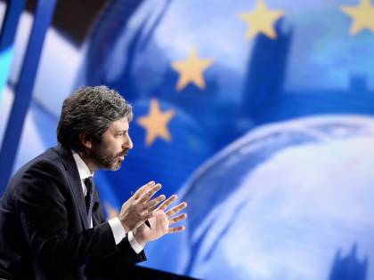 Fico rende buonista il Tricolore: "Rispecchia chi costruisce ponti, non muri"