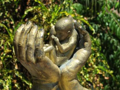 Svezia, Caritas e Diocesi finanziano gruppi pro aborto