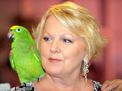 Katia Ricciarelli sfortunata con gli uomini: "Sono sola con un cane e non come un cane"