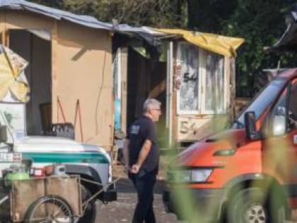 Festa di compleanno al campo rom: blitz degli agenti e 6 denunce