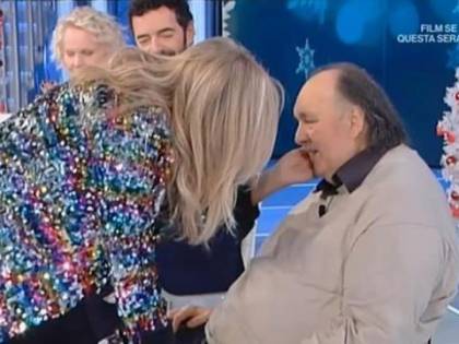 Mara Venier si commuove con Galeazzi e abbandona lo studio in lacrime
