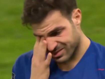 Fabregas, addio al Chelsea tra le lacrime (e gli applausi dei tifosi)