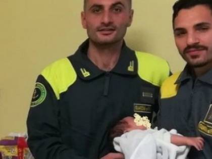 A Crotone sbarcano 51 curdi nel silenzio: falle del sistema di sorveglianza marittimo