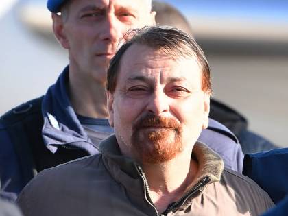 Battisti si lamenta: "Sono in carcere con i jihadisti"