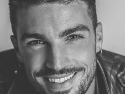 Mariano Di Vaio è l’uomo più bello d’Italia. É ottavo dopo Jason Momoa