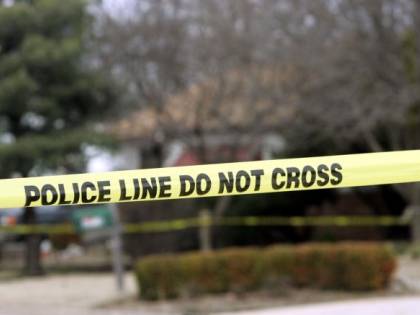 Philadelphia, folla inferocita lincia uomo che stava rubando auto con a bordo 3 bimbi
