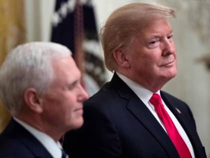 Trump lascia gli aerei a terra: nessuno potrà andare a Davos