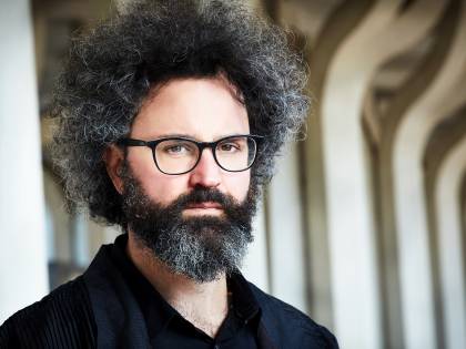 Cristicchi si fa in tre: "Il teatro e i disegni dopo il libro sulla felicità"