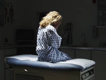 Cardiologo arrestato per abusi sessuali su pazienti