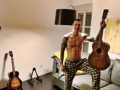 Bernardeschi come Ronaldo: i suoi addominali fanno impazzire il web