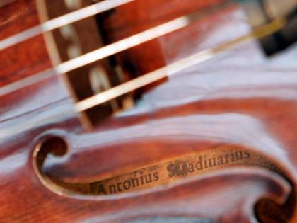 Cremona, una città in silenzio per salvare il suono degli antichi Stradivari