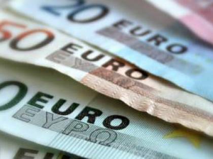 Pochi guadagni e costi alti: gli italiani non investono più