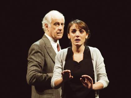 Spettatrice insofferente, Servillo ferma lo spettacolo e l’invita a lasciare il teatro