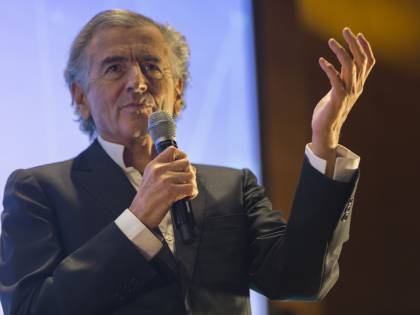 Migranti, virus e sovranismo. Il folle show di Hénri Levy in tv