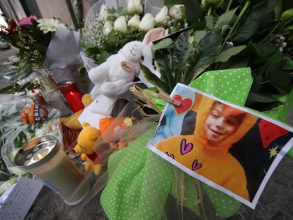 Bimbo ucciso a Cardito, sui telefoni le immagini delle violenze
