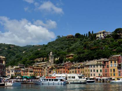 Escursionista brucia dei fazzolettini e dà fuoco al monte di Portofino