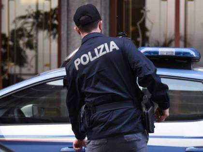 Rimpatrio slittato di ore. La scorta per i migranti dei poliziotti a digiuno