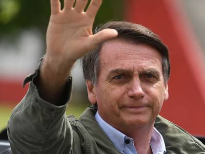 Brasile, Bolsonaro vara riforma per "liberare le scuole dal marxismo"