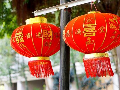 Cina obbliga islamici a mangiare carne suina per onorare il capodanno