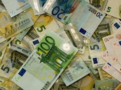 La dea bendata bacia Napoli con due ricchi 5 al Superenalotto