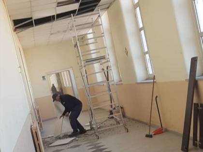 Scuole a pezzi: a Napoli crolla controsoffitto al Fermi-Gadda