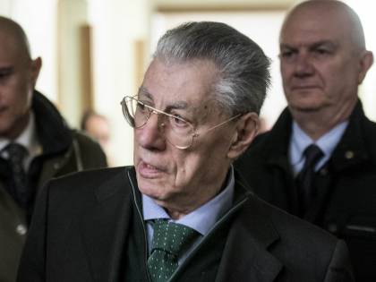 Umberto Bossi ricoverato in ospedale a Varese