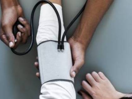 Ipertensione arteriosa, aglio e vitamina C i migliori alleati