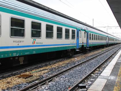 Lecco, boliviano pesta capotreno e danneggia convoglio, arrestato