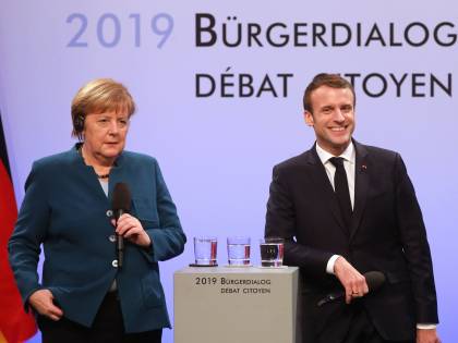 "Basta con tutti questi bonus": Merkel e Macron contro Conte