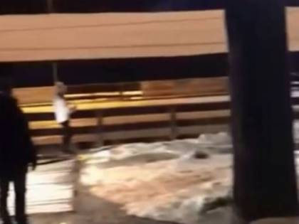 Pista di pattinaggio con inni fascisti. E scoppia la bufera