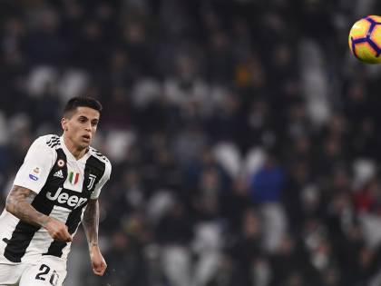 "Al Fantacalcio fai schifo". Ira Cancelo sul tifoso: "Ma vaff..., non me ne frega un c..."