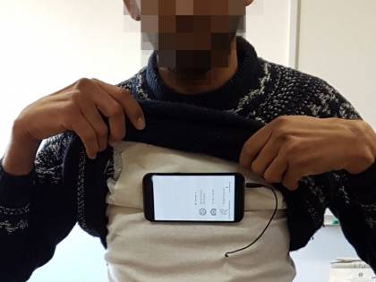 Richiedente asilo sorpreso col kit da spionaggio all'esame per la patente