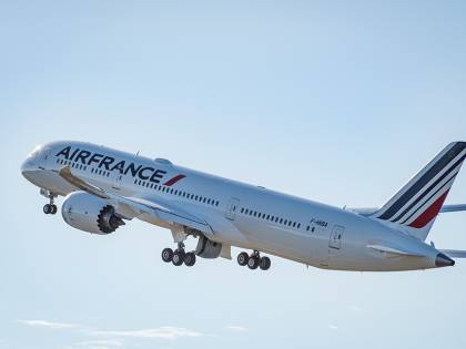 L'Olanda aumenta le proprie quote in Air France. Ira di Parigi